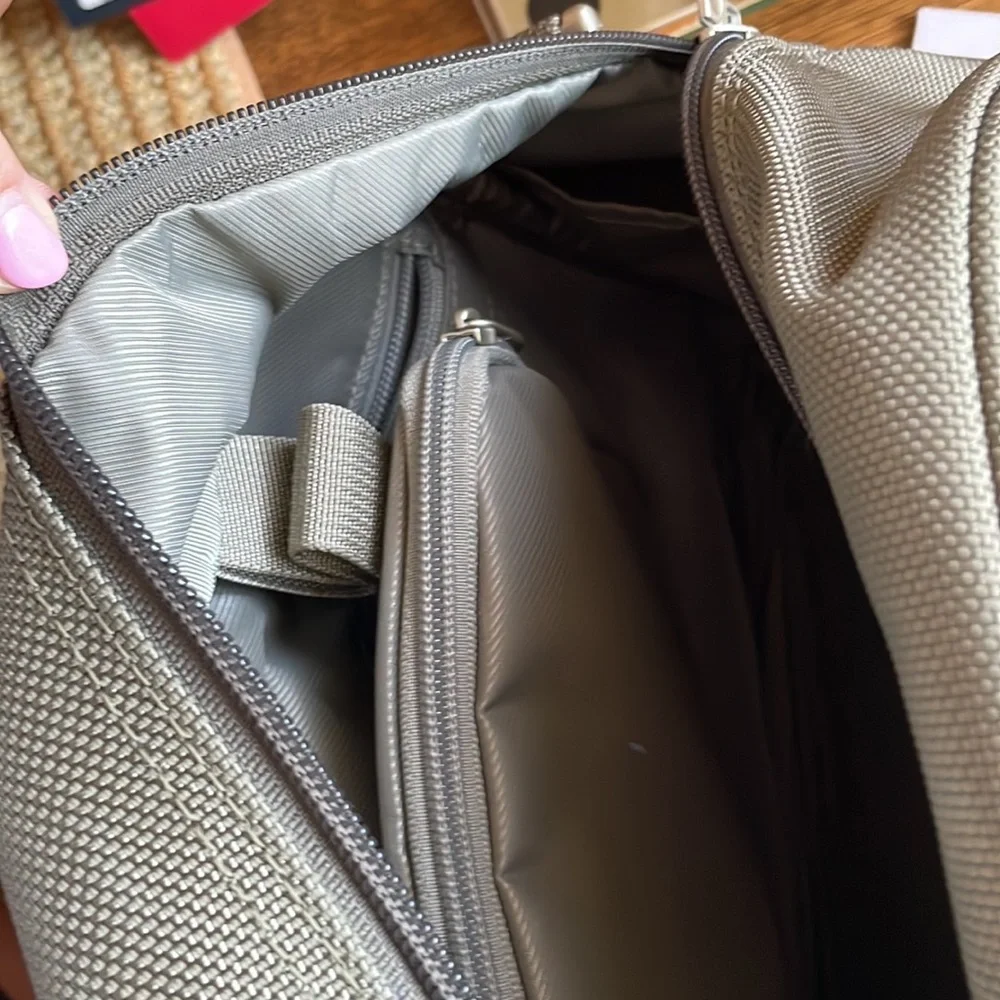 Briggs and Riley Bag - Picture 5 of 5